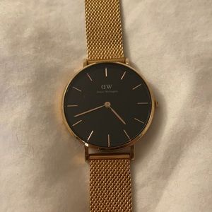 Rose gold Daniel Wellington Watch